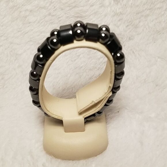 Gray Magnetic Bracelet  - Picture 4 of 6
